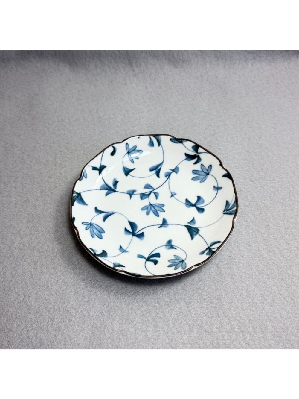 Japanese Hana Karakusa Blue White Scalloped Porcelain 5" Salad Plate - Picture 2 of 9